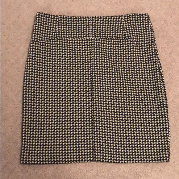 Set of 2 skirts! Green & Black/white houndstooth - Picture 2 of 7